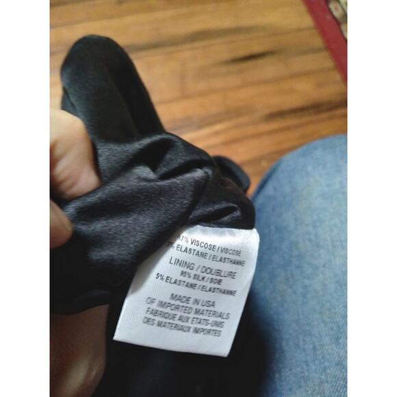 cushnie et ochs black asymmetrical ruched sides top. Size 2 - Picture 2 of 2